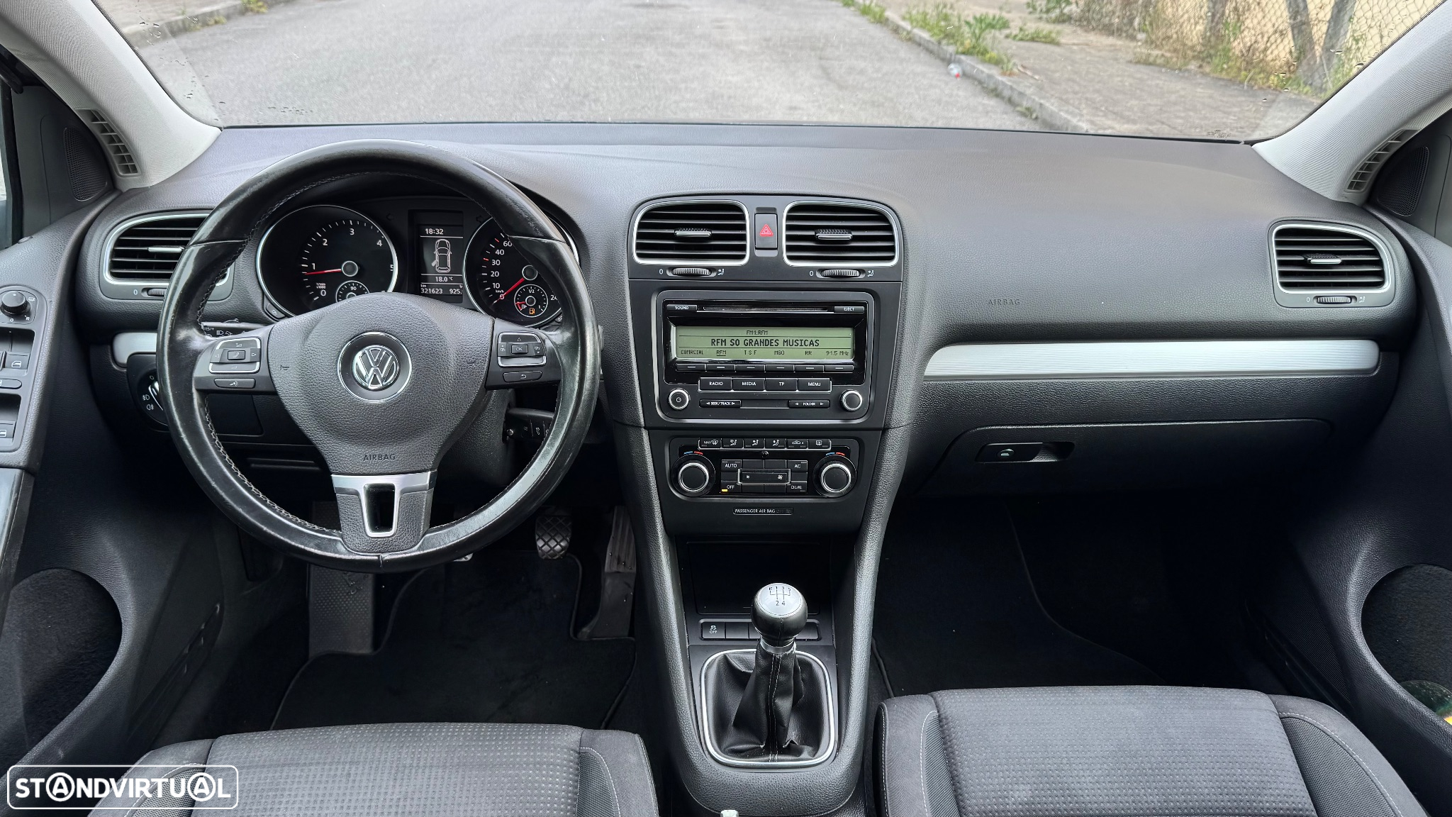 VW Golf 1.6 TDi Highline - 9