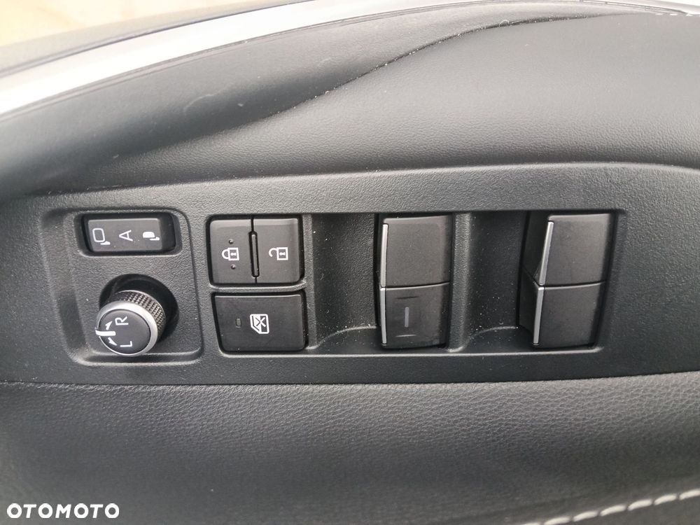 Toyota Corolla 1.8 Hybrid Style - 17