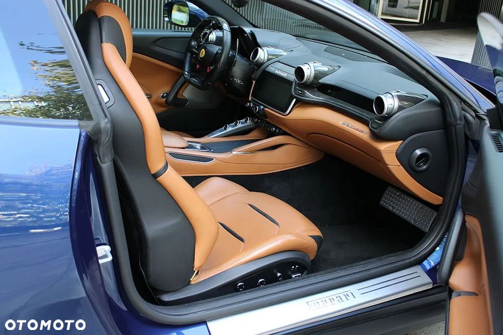 Ferrari GTC4Lusso - 13
