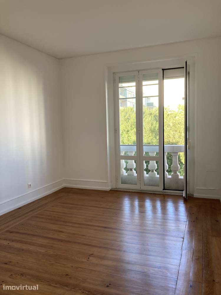 Apartamento T3 com 3 casas de banho e varanda - Grande imagem: 2/35