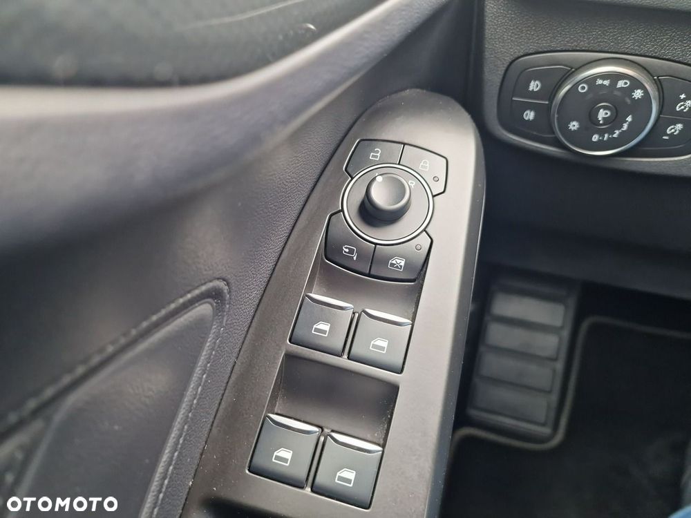 Ford Focus 1.0 EcoBoost Hybrid ST-LINE X - 25