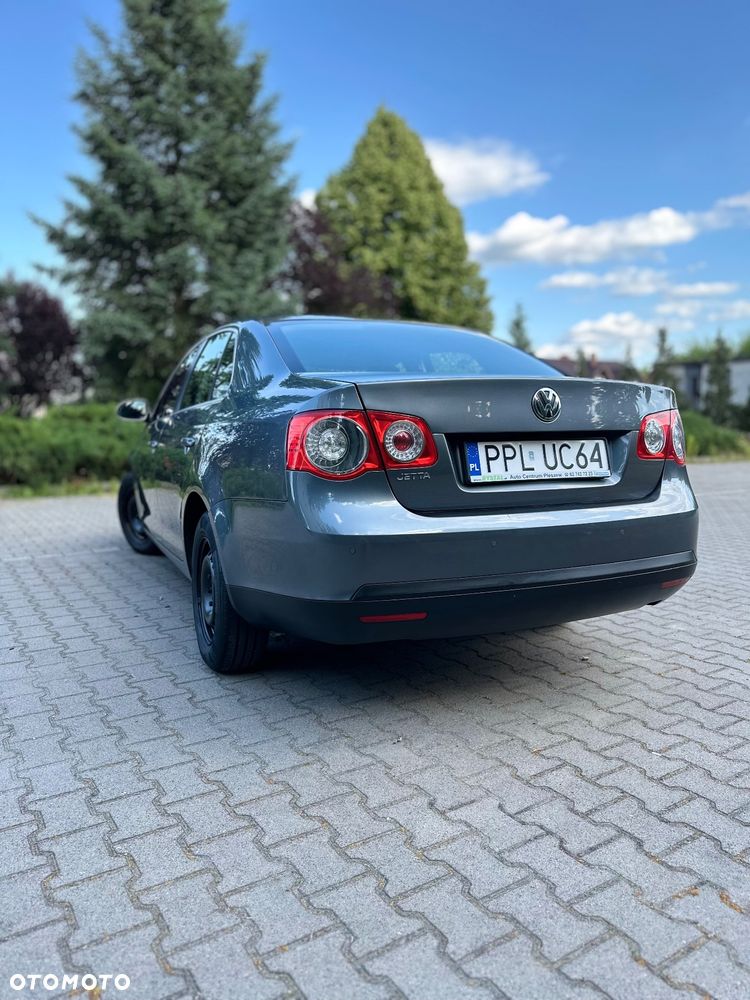 Volkswagen Jetta 1.6 TDI Comfortline - 2