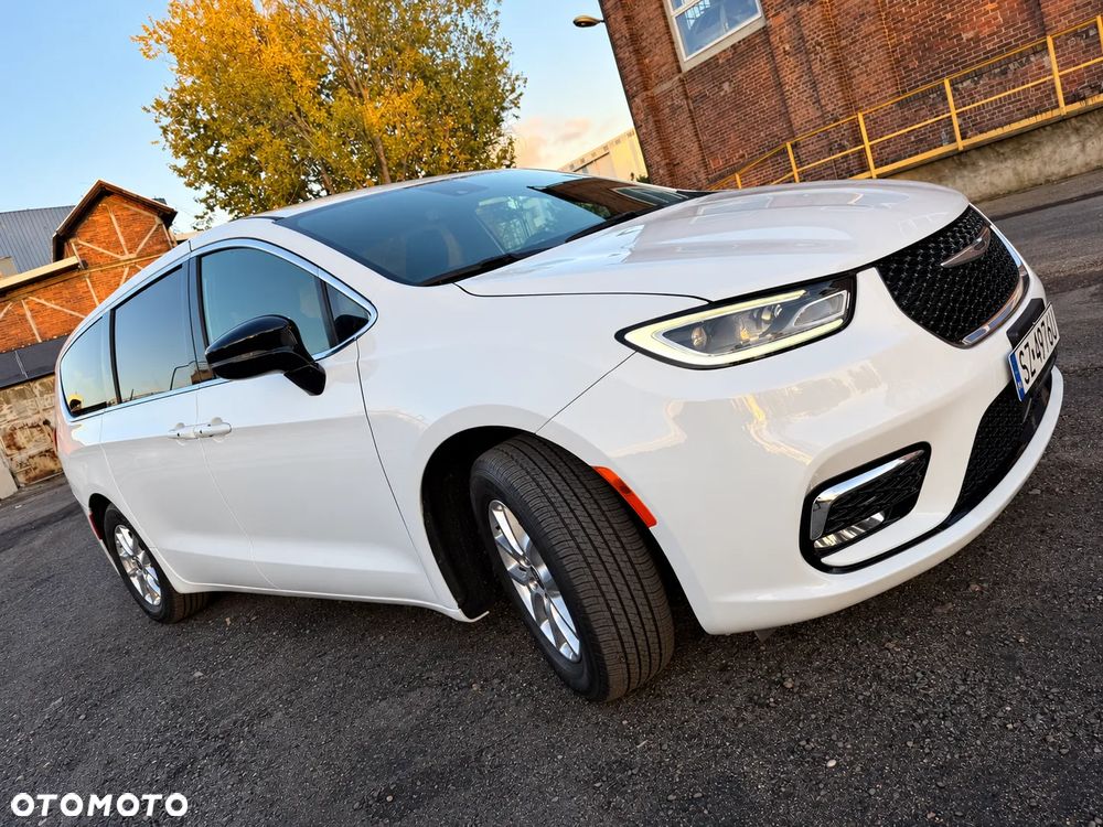 Chrysler Pacifica - 17