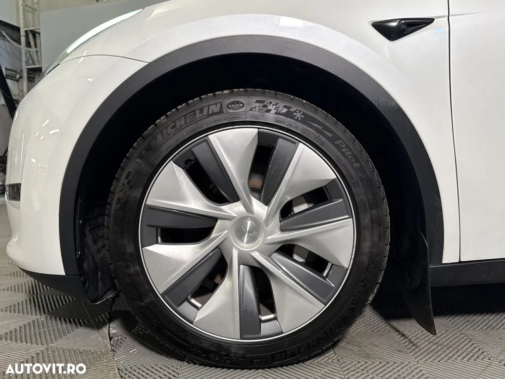 Tesla Model Y Long Range Dual Motor AWD - 14