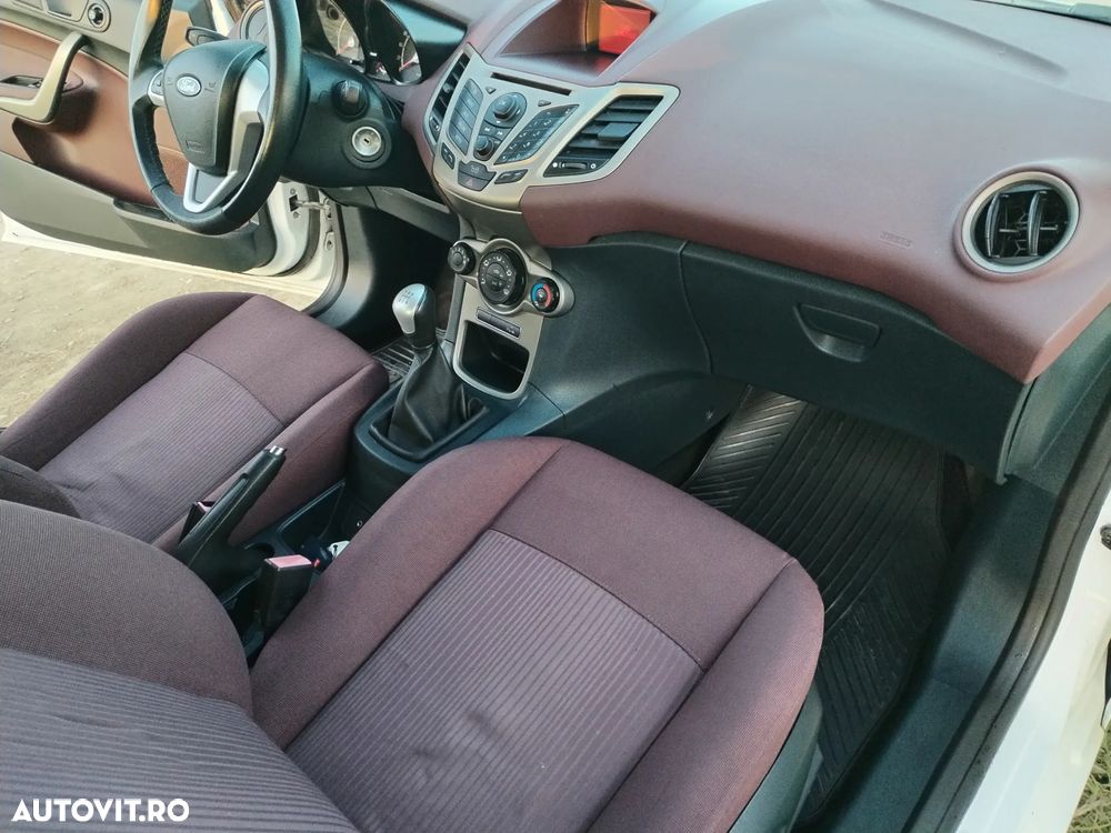 Ford Fiesta - 11