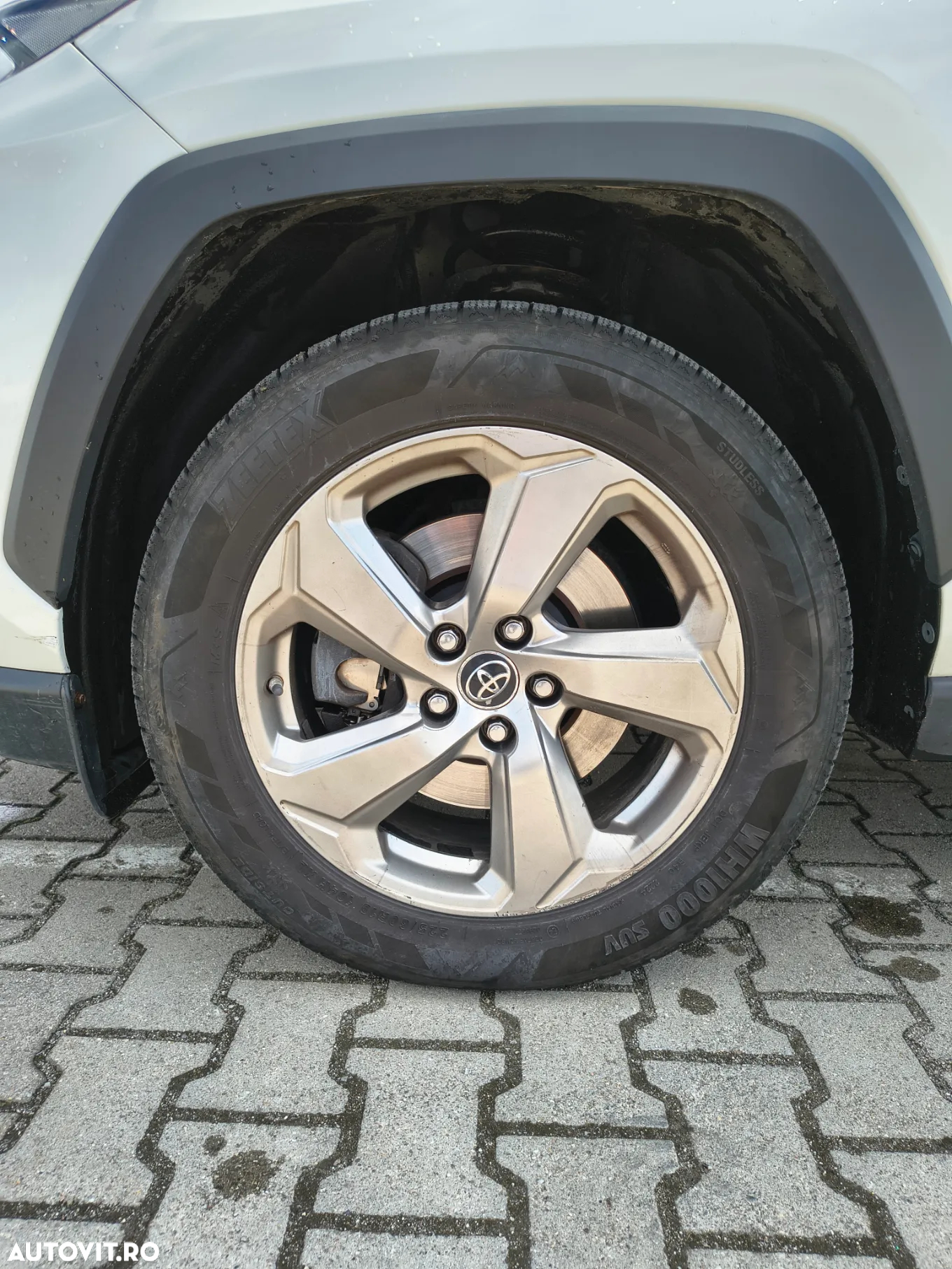 Toyota RAV4 2.0P CVT AWD Luxury - 4