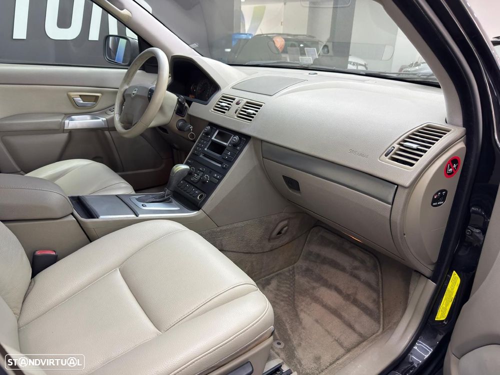 Volvo XC 90 2.4 D5 7L Nivel 3 Auto. - 13