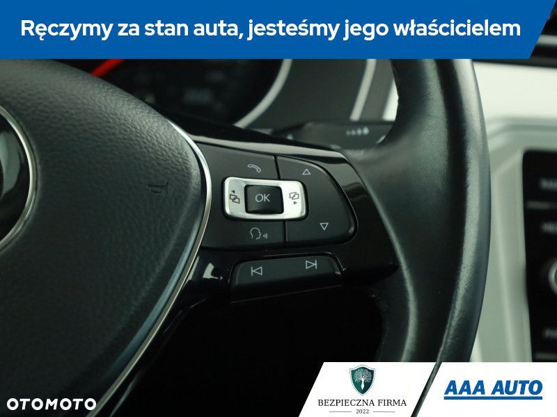 Volkswagen Passat - 16