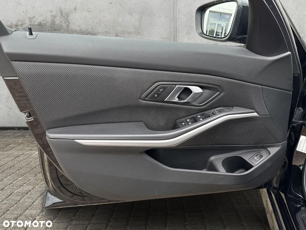 BMW Seria 3 318i Advantage - 17