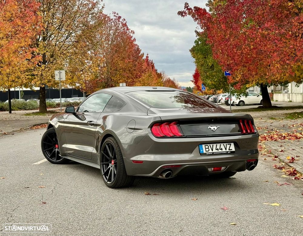 Ford Mustang 2.3 Eco Boost Aut. - 2