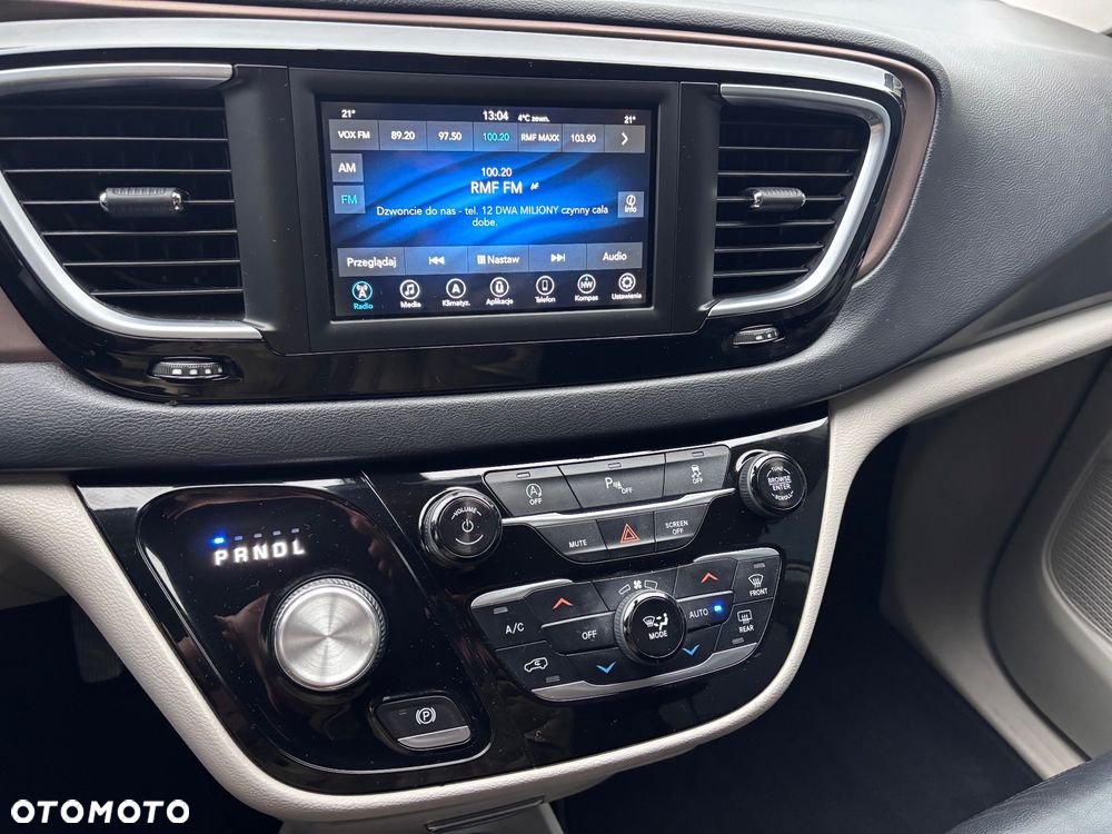 Chrysler Pacifica - 26