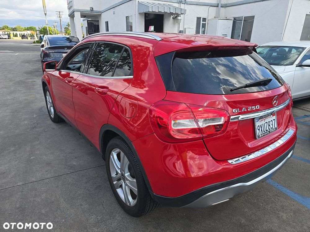 Mercedes-Benz GLA 250 4-Matic - 4