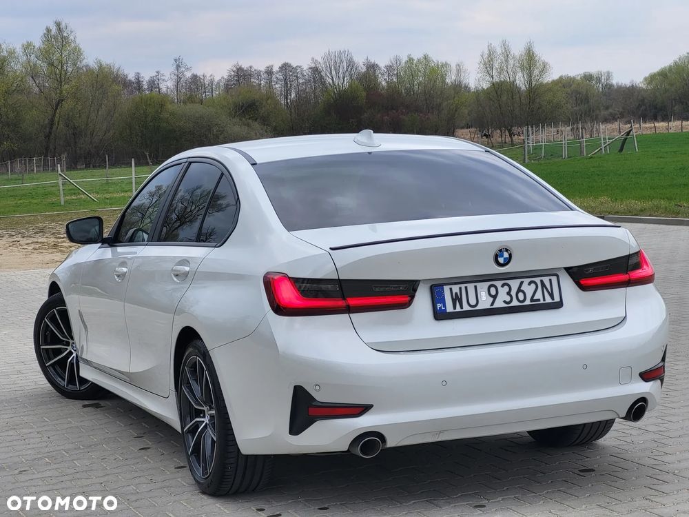 BMW Seria 3 318d Sport Line - 16