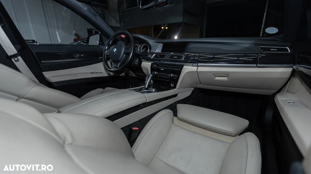BMW Seria 7 750i xDrive - 25