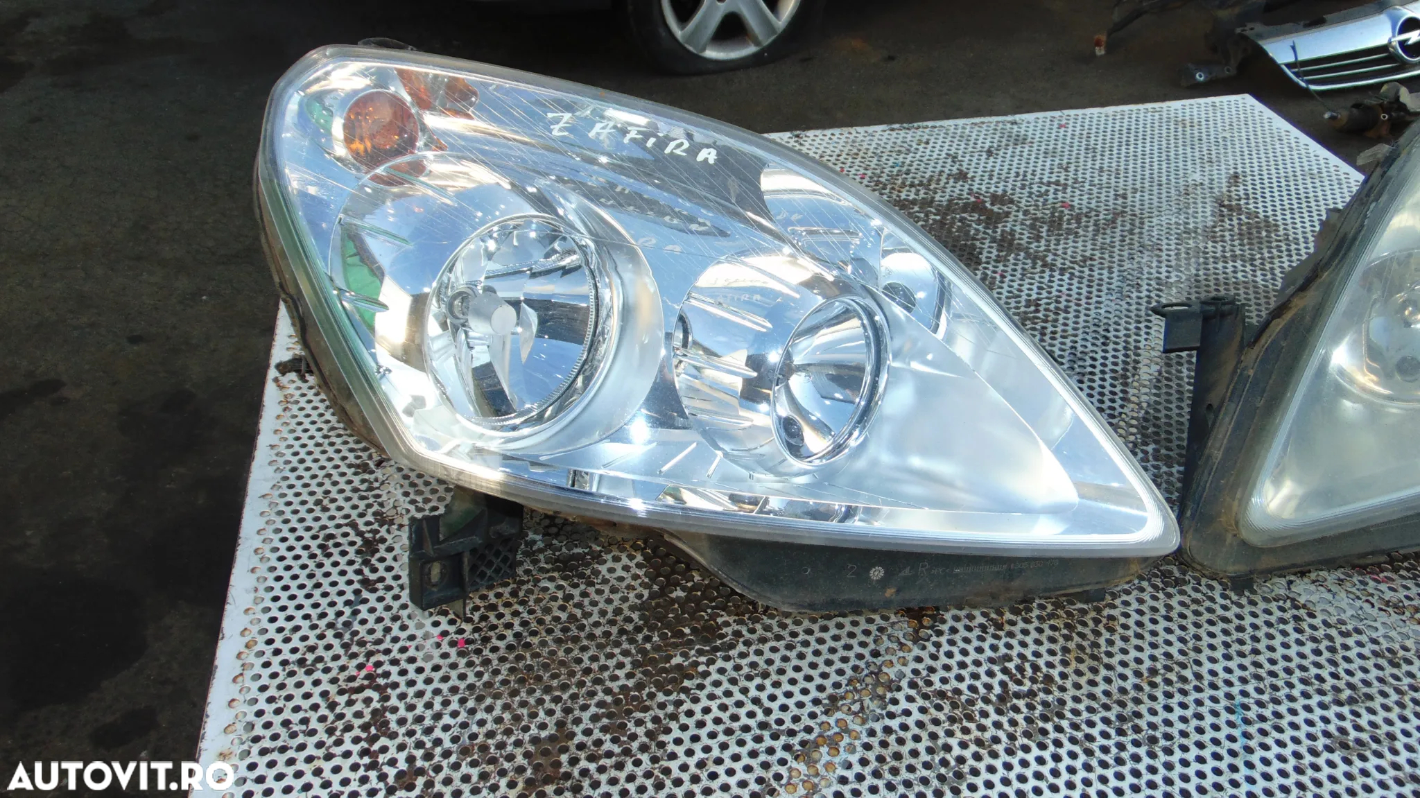 Faruri Opel Zafira B an 2008 motor 1.9 diesel, cod 13260845RH - 4