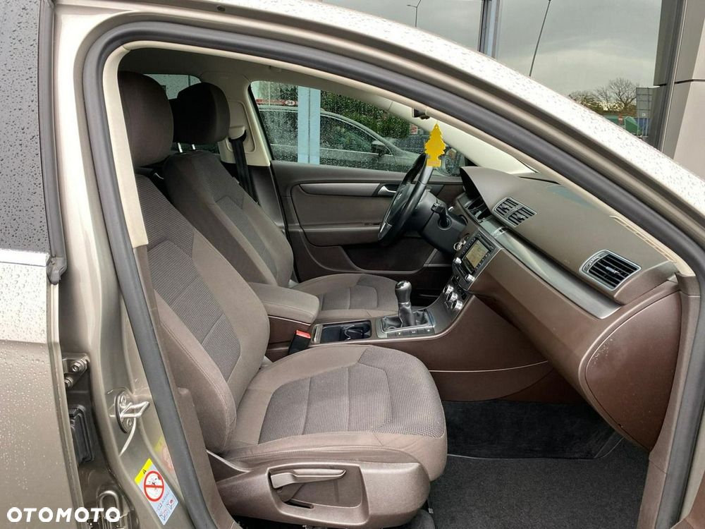 Volkswagen Passat - 17