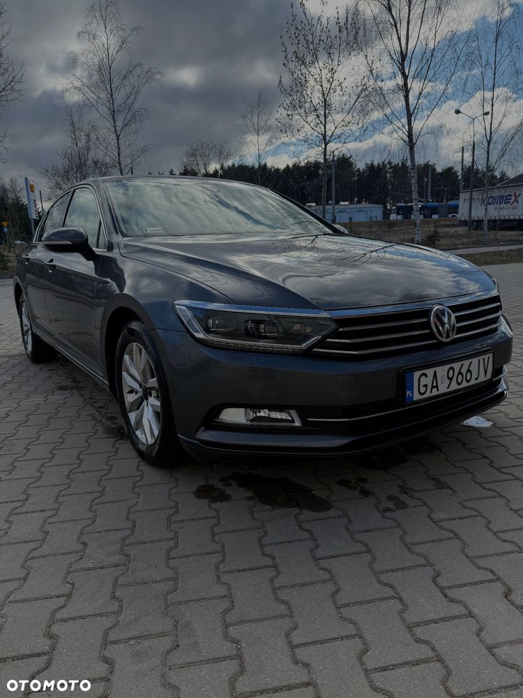 Volkswagen Passat - 2