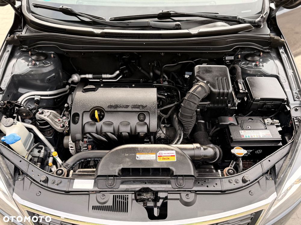 Kia Ceed 1.6 L - 6