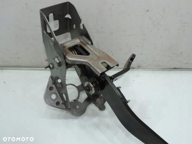 PEDAŁ SPRZĘGŁA KIA CARENS III 2.0 CRDI - 7