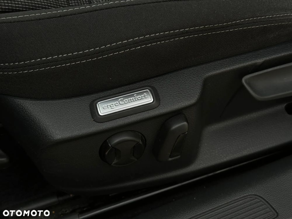 Volkswagen Passat - 12