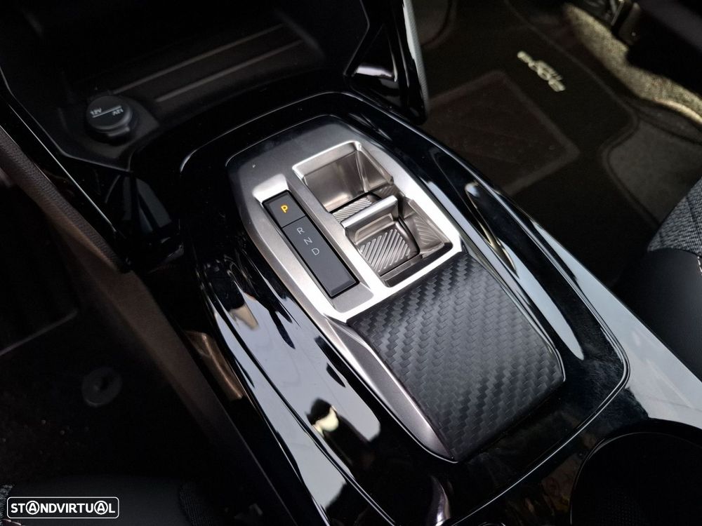 Peugeot 2008 1.2 Hybrid Allure e-DCS6 — fotografia 18