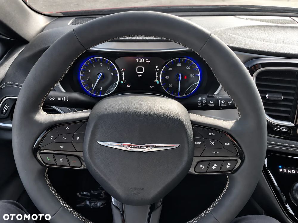 Chrysler Pacifica - 10