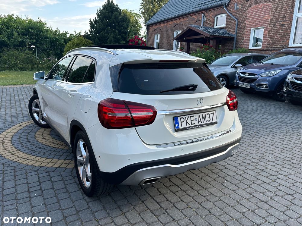 Mercedes-Benz GLA - 14