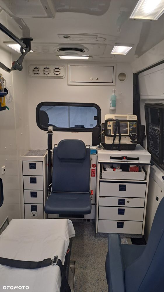 Mercedes-Benz Sprinter 319 CDI Ambulans karetka - 13