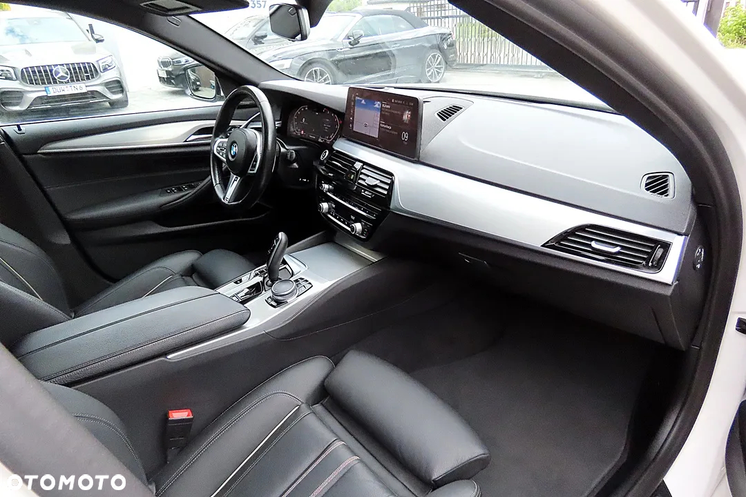 BMW Seria 5 520d xDrive Touring M Sport Edition - 41