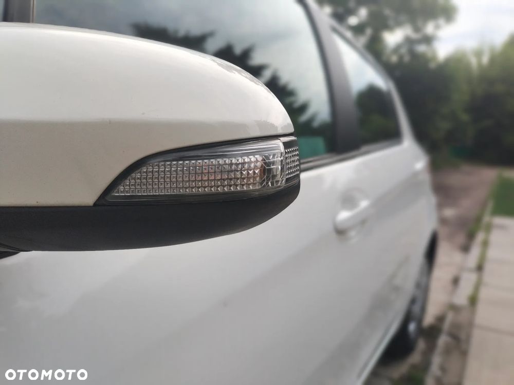 Toyota Yaris - 10