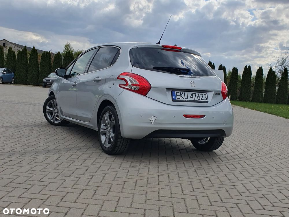 Peugeot 208 - 14