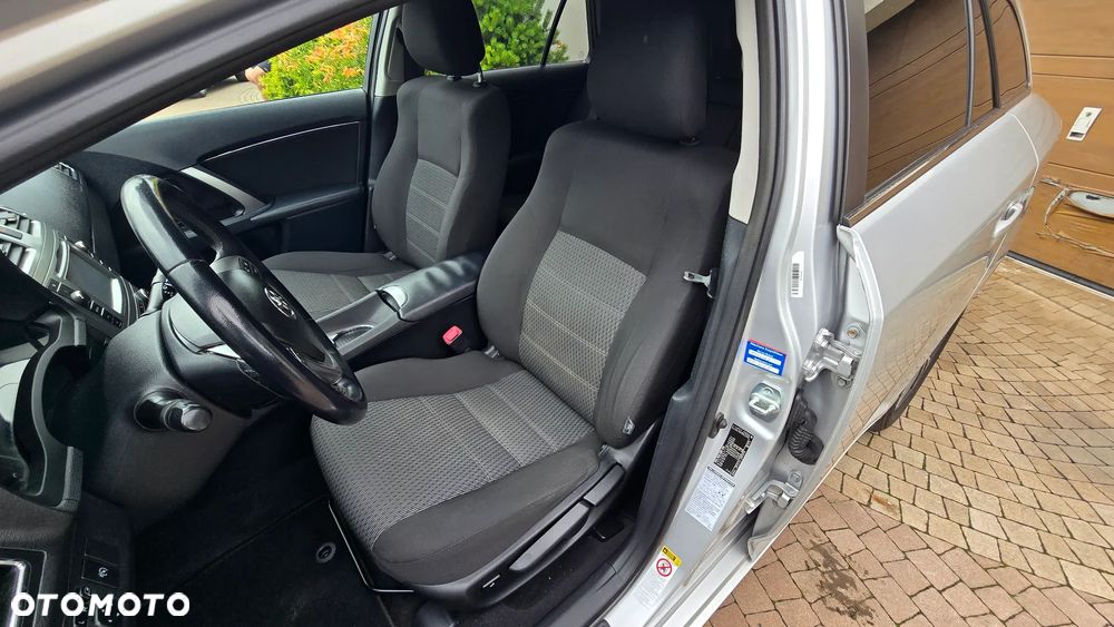 Toyota Avensis - 28