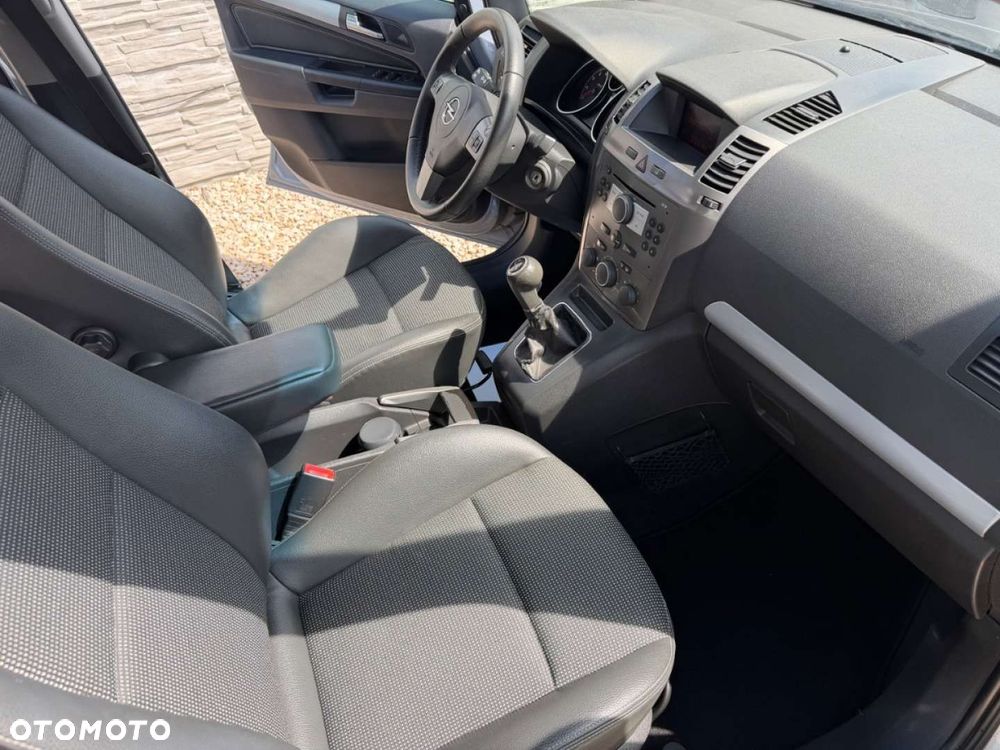 Opel Zafira - 32
