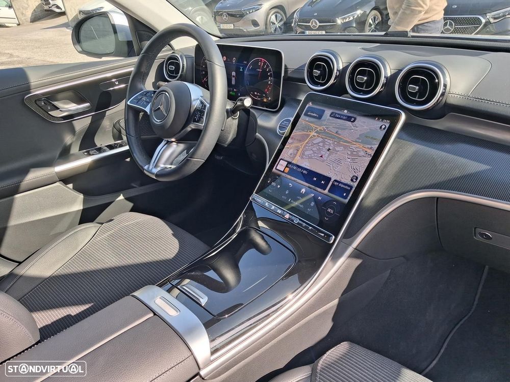 Mercedes-Benz C 300 e Avantgarde — fotografia 14
