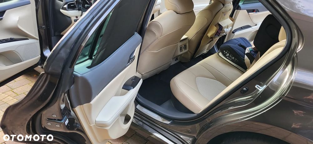 Toyota Camry 2.5 Hybrid Executive CVT - 8