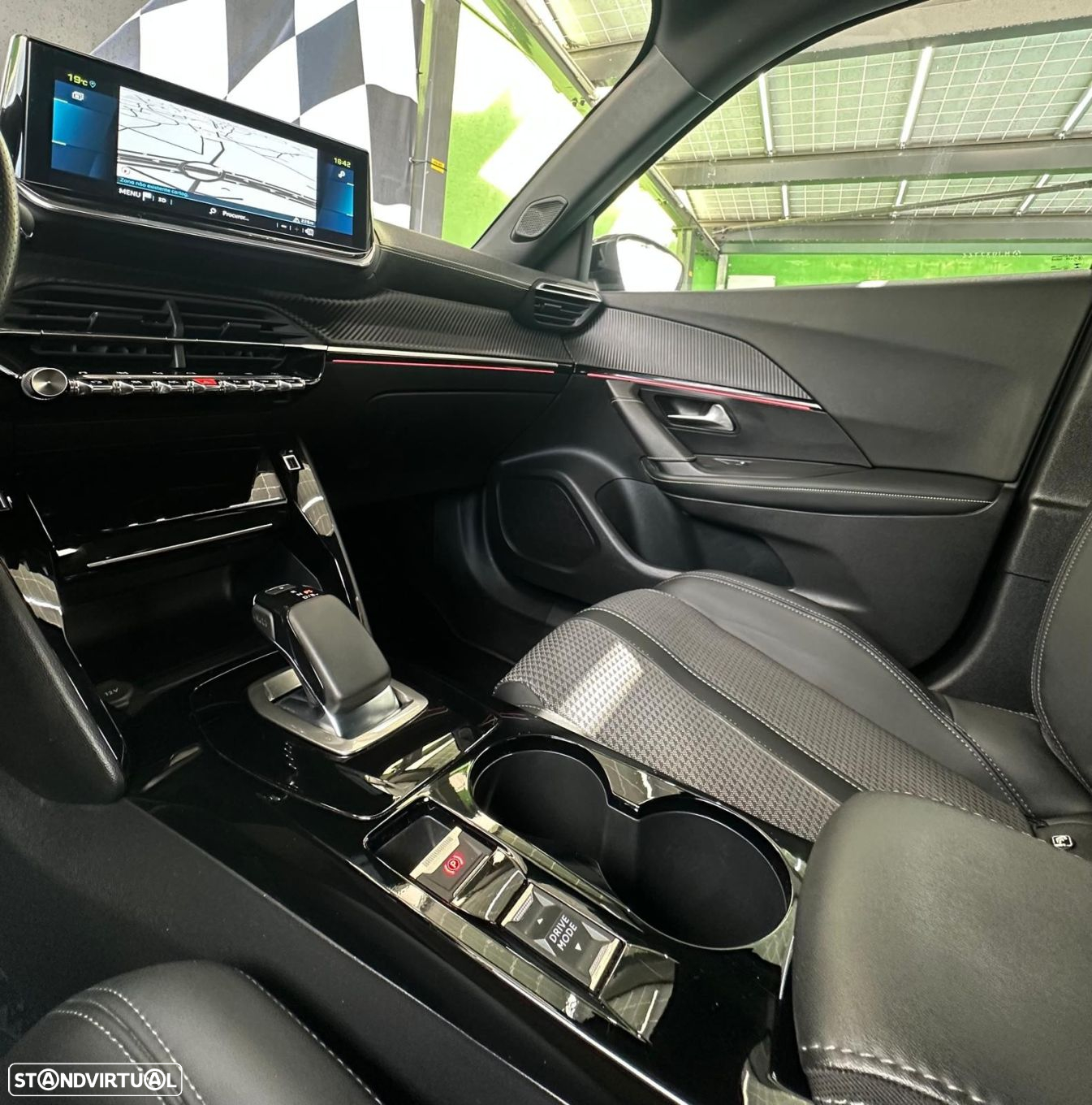Peugeot e-2008 50 kWh GT - 24
