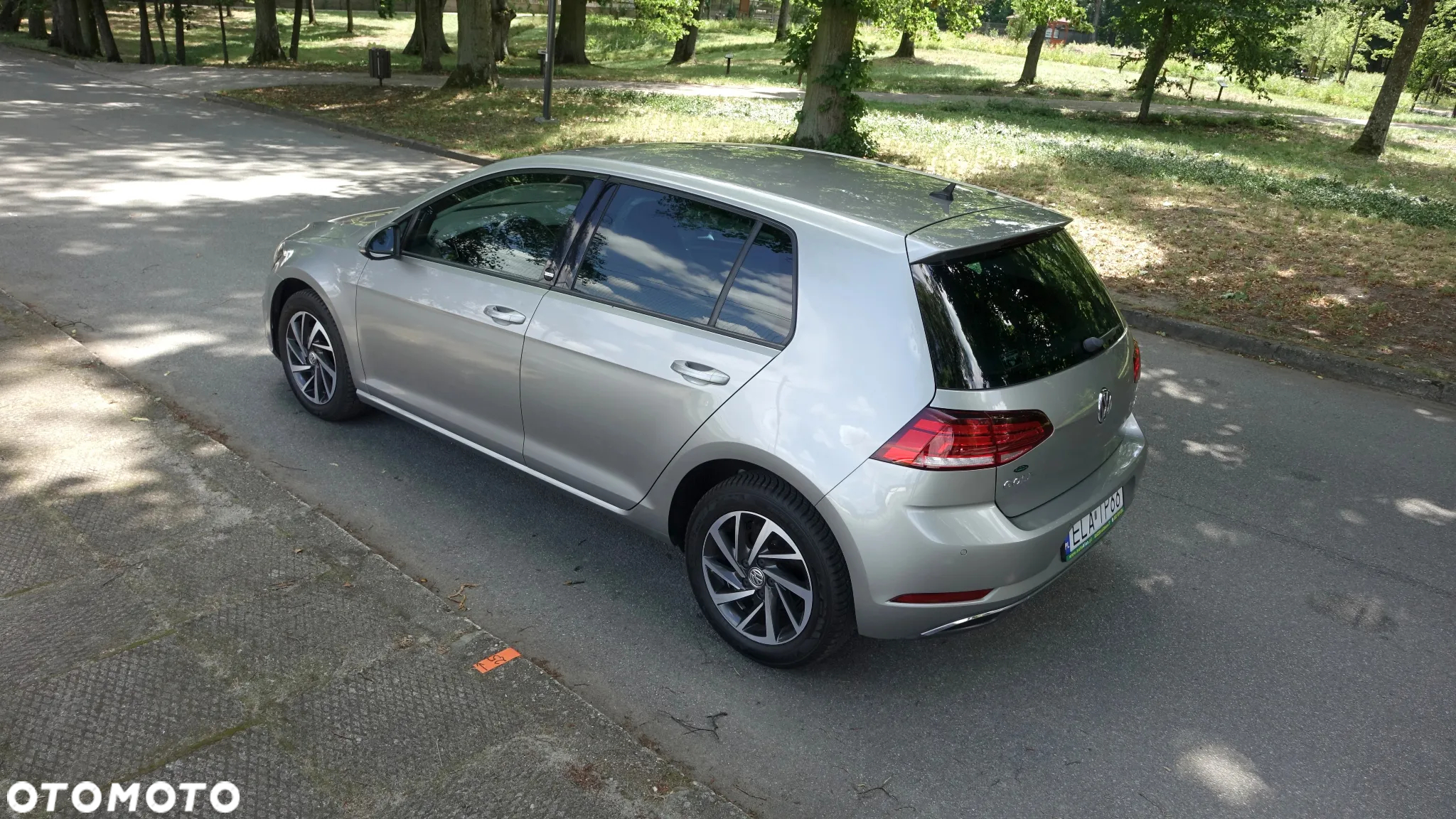 Volkswagen Golf 1.6 TDI Sound - 30