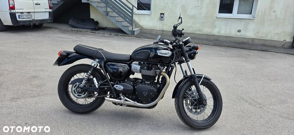 Triumph Bonneville - 8