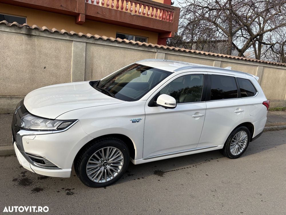 Mitsubishi Outlander PHEV 2.4 L 4X4 Instyle - 2