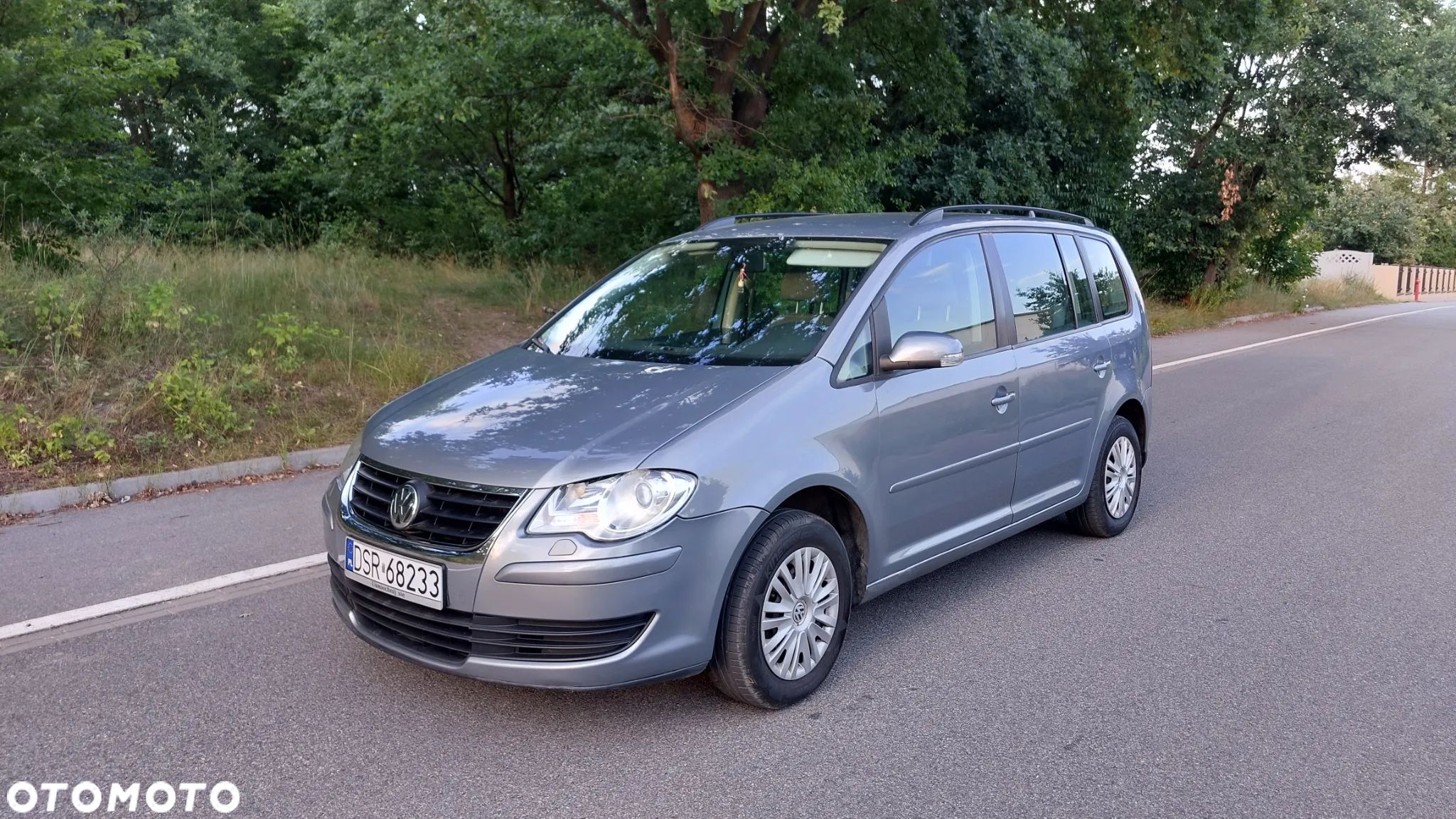 Volkswagen Touran - 1
