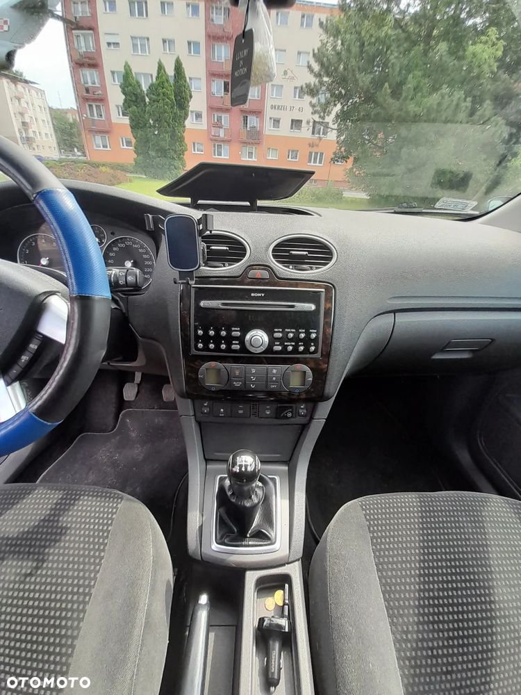 Ford Focus 2.0 Ghia - 3