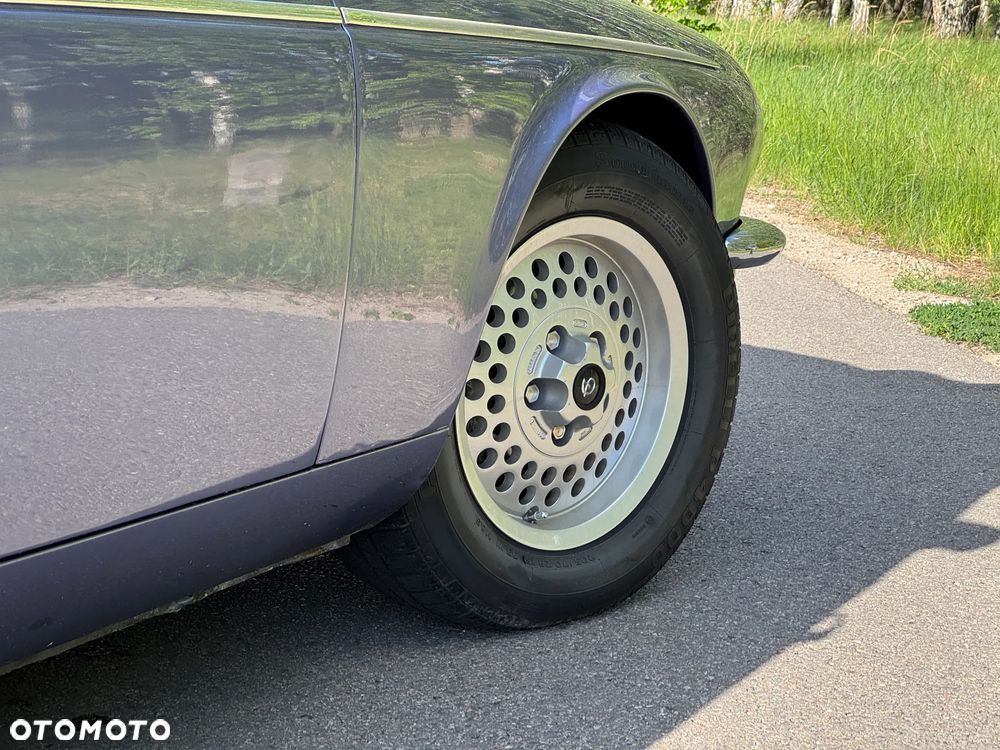 Jaguar XJ - 8