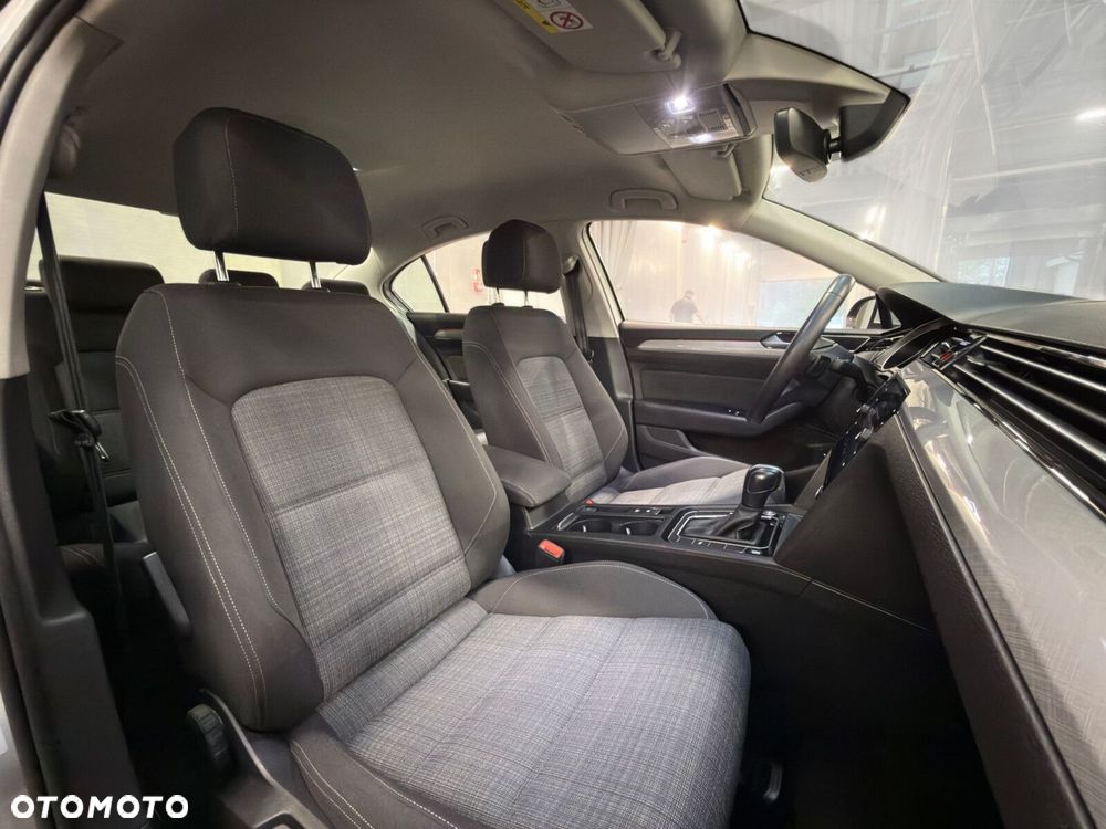 Volkswagen Passat - 24