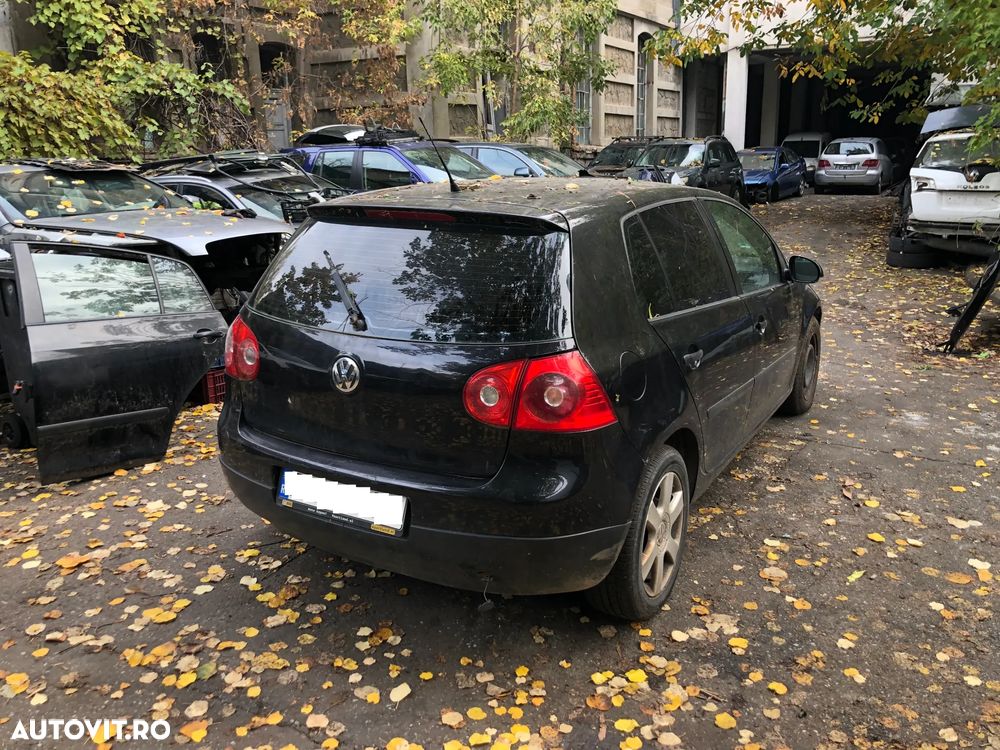 Dezmembrez VW Volkswagen Golf 5 negru benzina 2006 4 usi - 5
