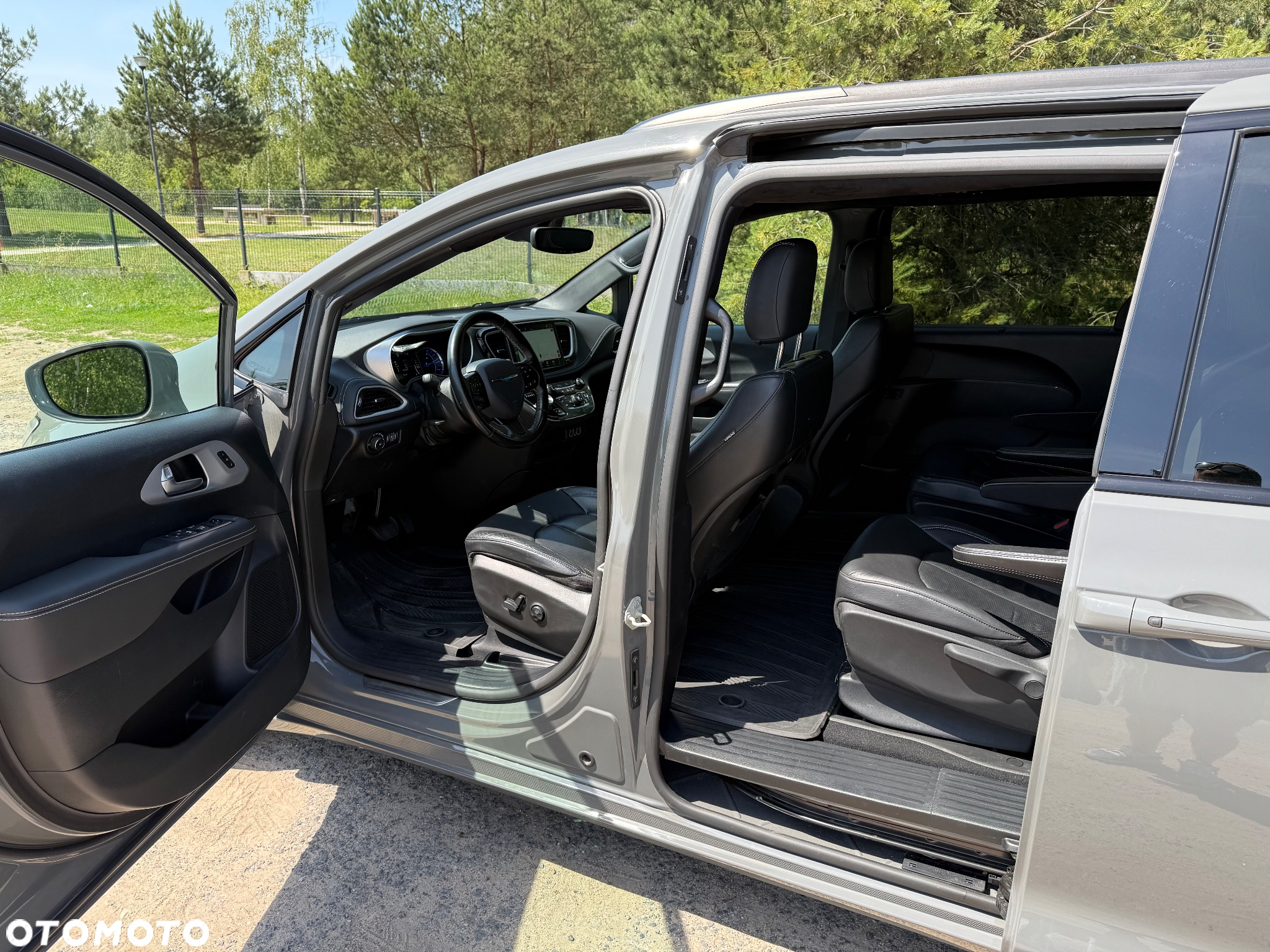 Chrysler Pacifica - 14