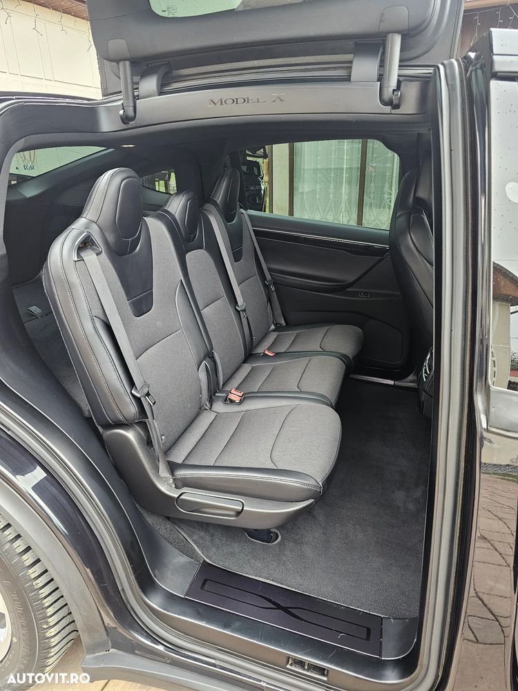 Tesla Model X - 5