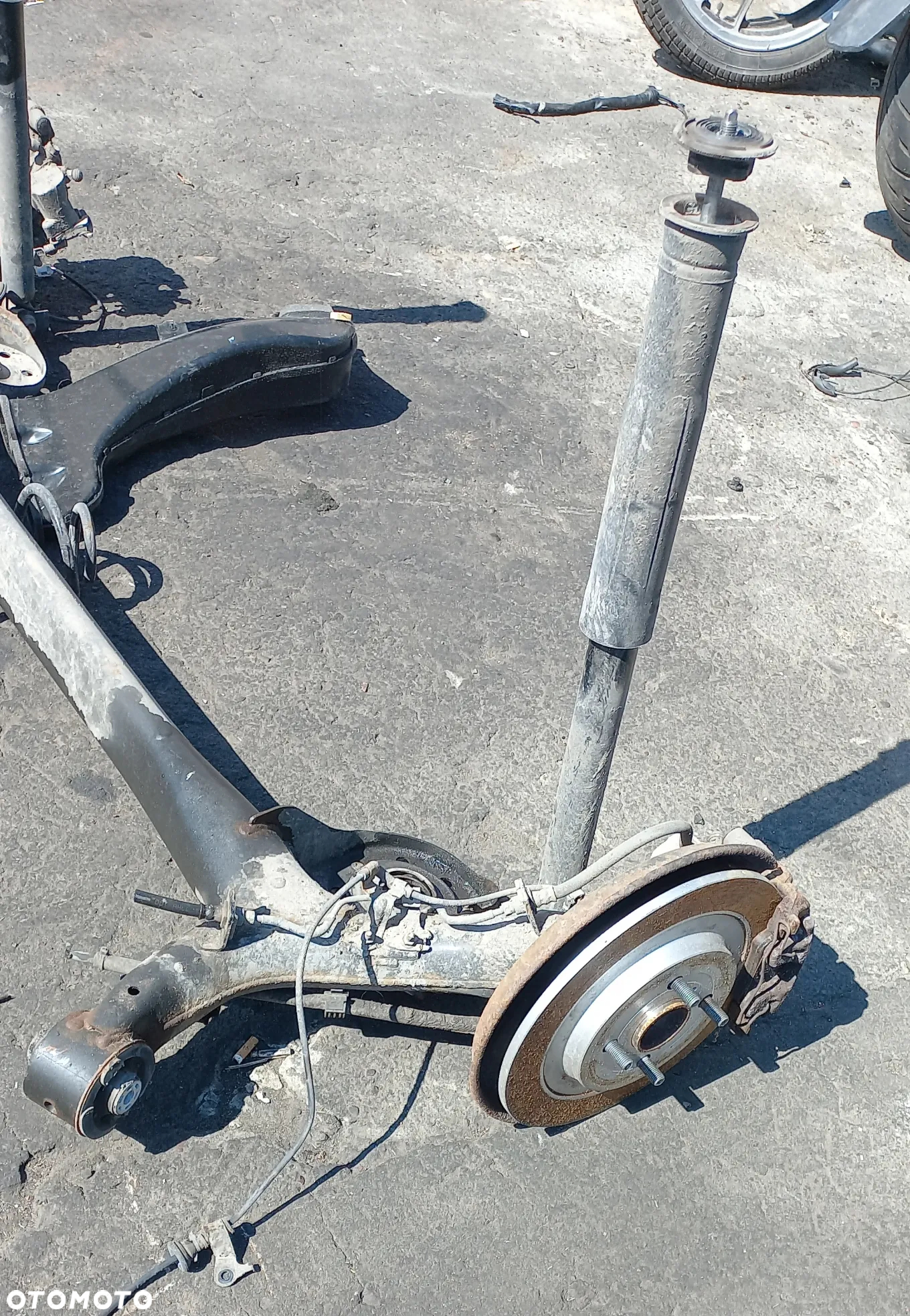 Toyota Yaris III 1.5 Hybryda 14r belka zawieszenia tylna kompletna - 2