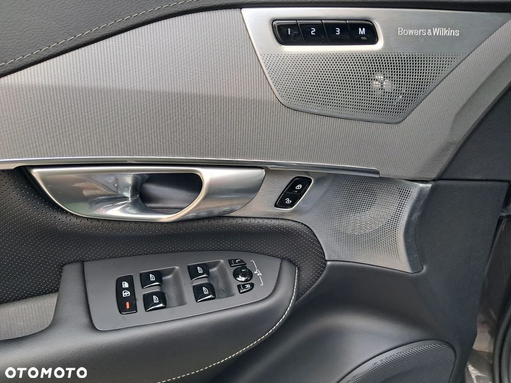 Volvo XC 90 T8 AWD Plug-In Hybrid Ultimate Dark 7os - 15