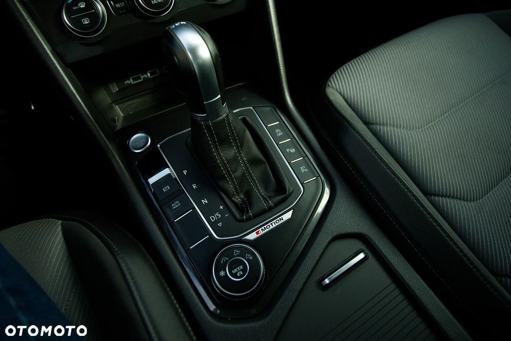 Volkswagen Tiguan 2.0 TDI SCR 4MotION DSG R-Line - 31