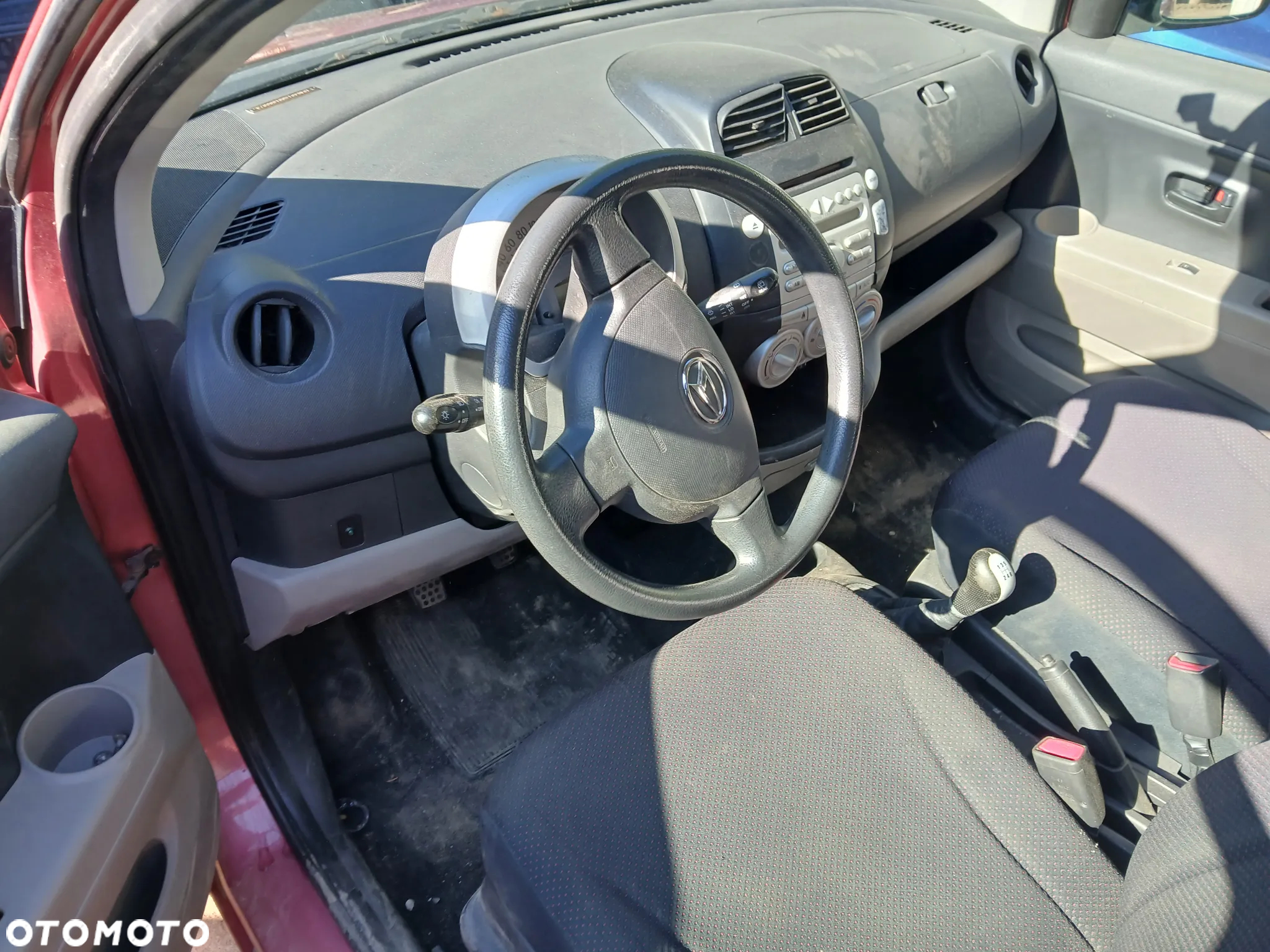 daihatsu sirion II 05/10 fotel fotele kanapa deska kokpit podsufitka boczek boczki klamka podłokietnik licznik - 3